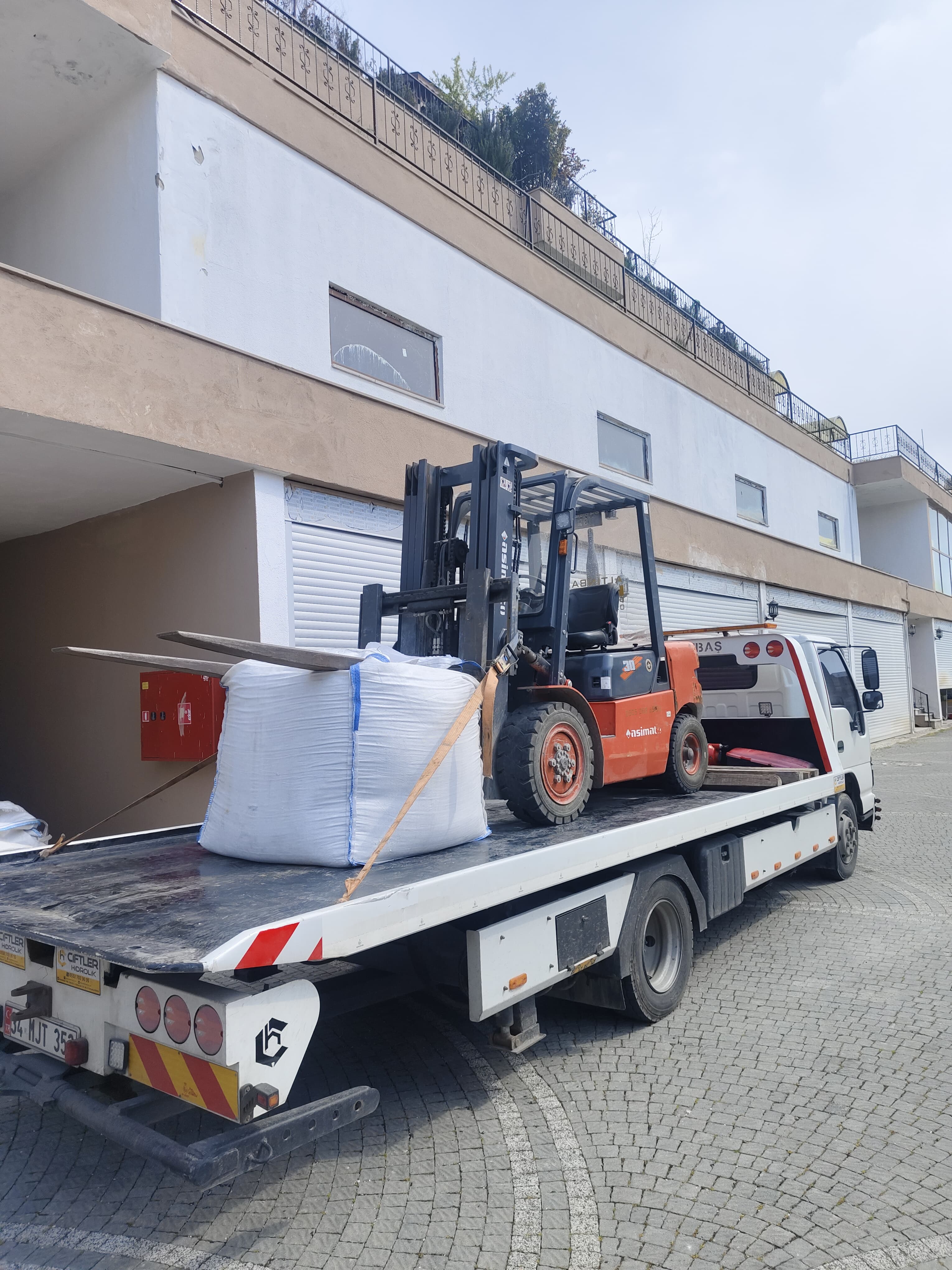 Forklift 1