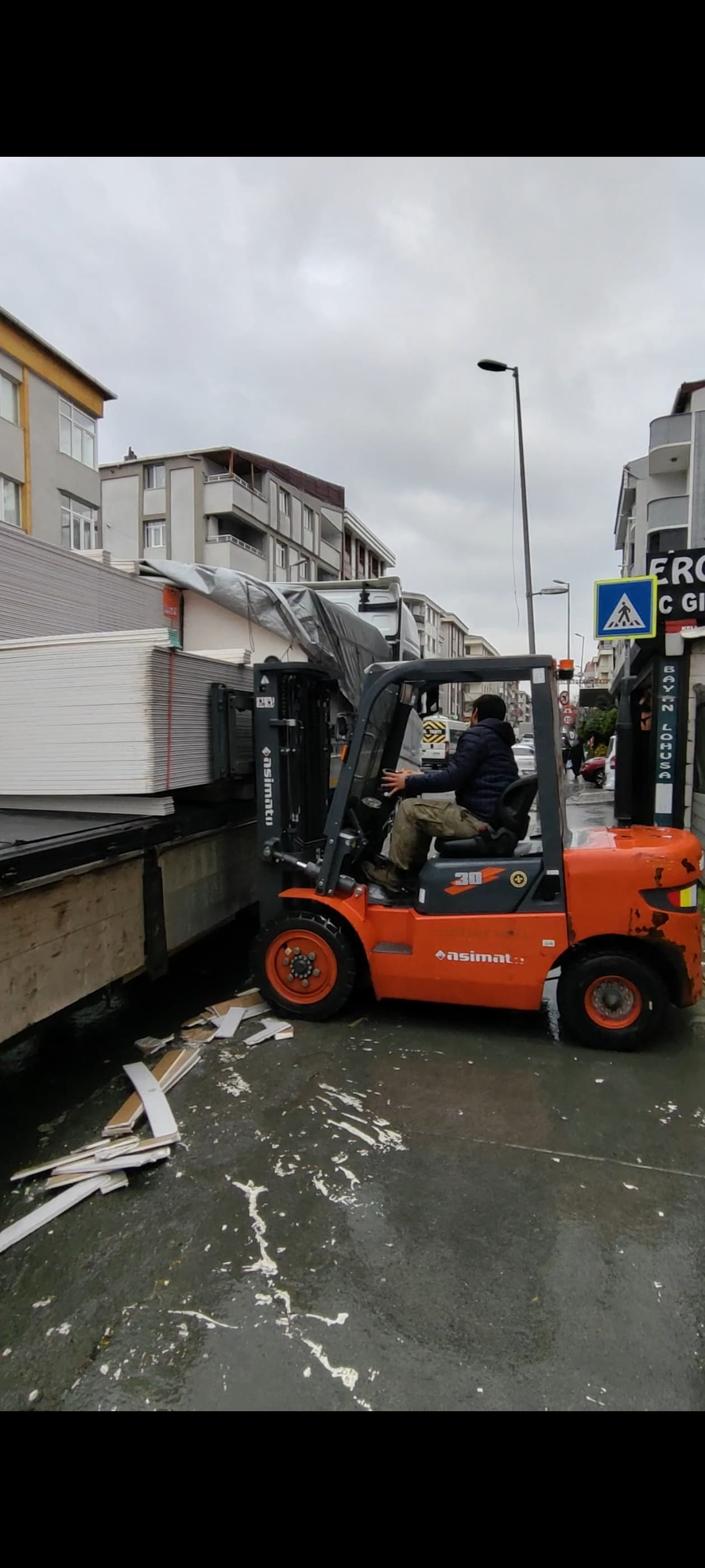 Forklift 2