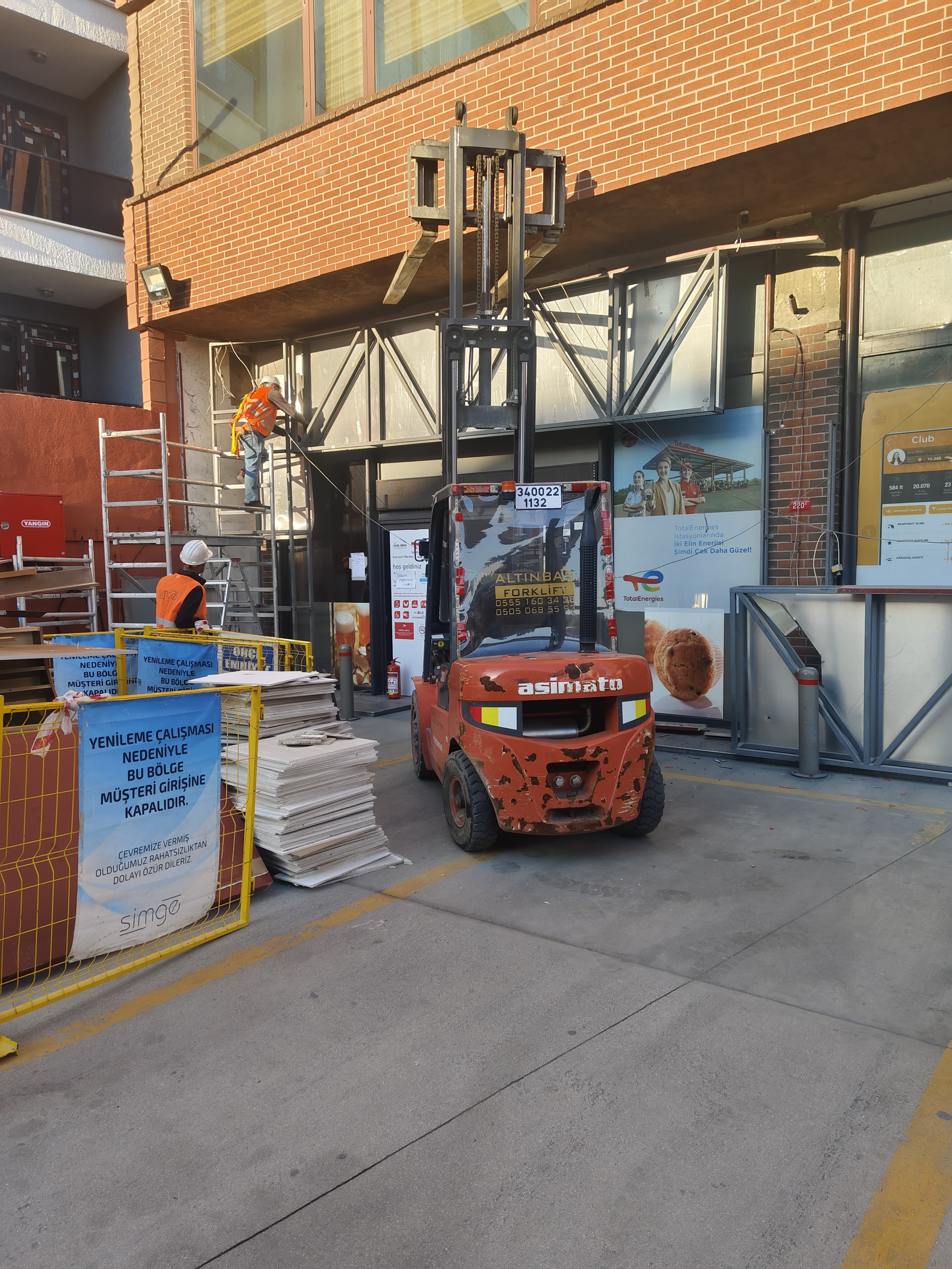 Forklift 3